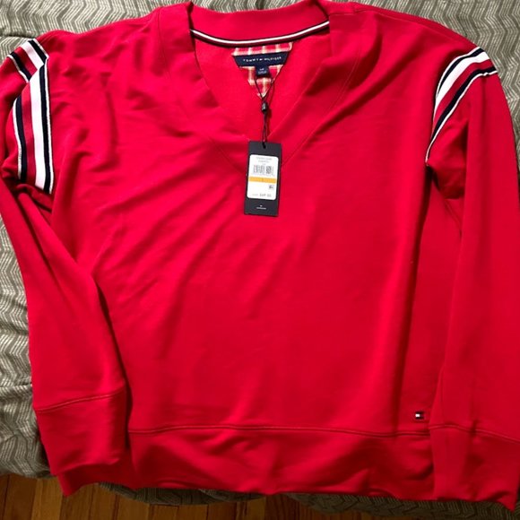 Tommy Hilfiger V neck top NWT - Picture 1 of 2